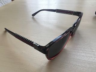 Gafas de sol Loewe rosas y moradas