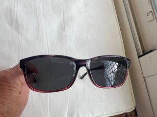 Gafas de sol Loewe rosas y moradas