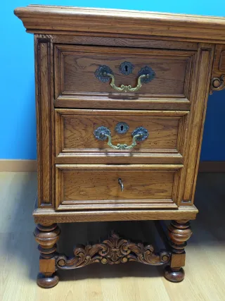 Escritorio de madera restaurado