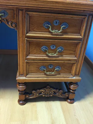 Escritorio de madera restaurado