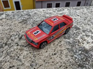 2 Macchinine da corsa rosse e bianche 7€ l'una