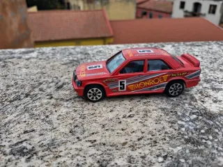 2 Macchinine da corsa rosse e bianche 7€ l'una