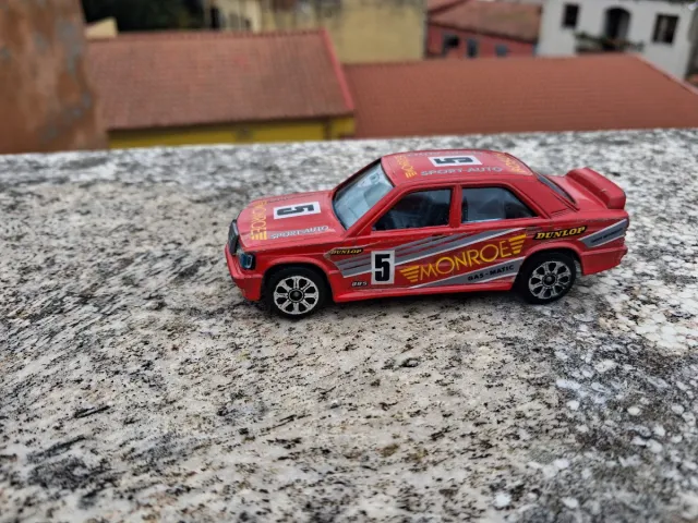 2 Macchinine da corsa rosse e bianche 7€ l'una