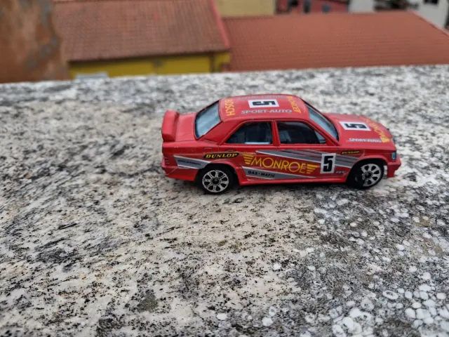 2 Macchinine da corsa rosse e bianche 7€ l'una