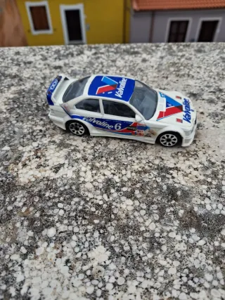 2 Macchinine da corsa rosse e bianche 7€ l'una