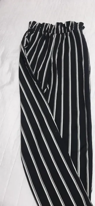 Pantaloni a righe bianche e nere taglia 11/12anni
