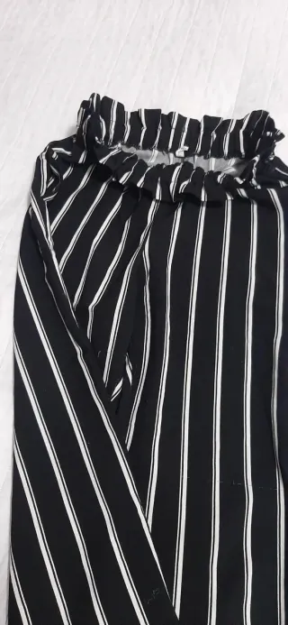 Pantaloni a righe bianche e nere taglia 11/12anni