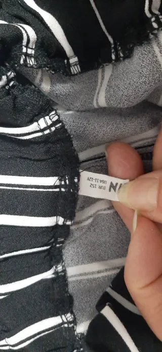 Pantaloni a righe bianche e nere taglia 11/12anni