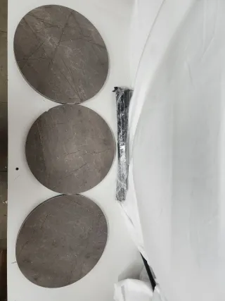 Set di tre tavolini nido rotondi in marmo grigio