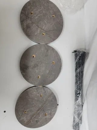 Set di tre tavolini nido rotondi in marmo grigio