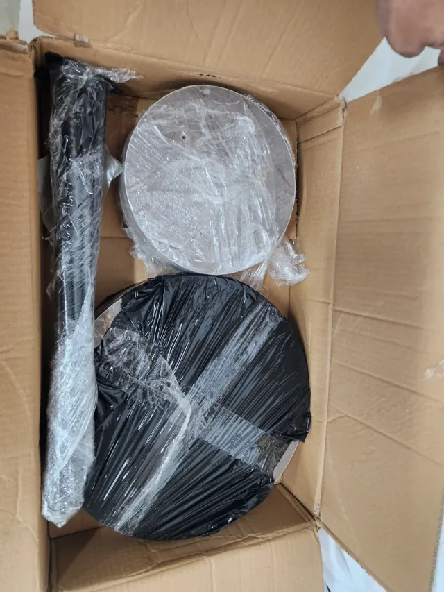 Set di tre tavolini nido rotondi in marmo grigio