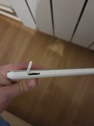 Samsung Tablet con Funda Negra SM-T230