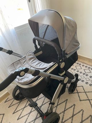 Carrito de bebé gris y negro