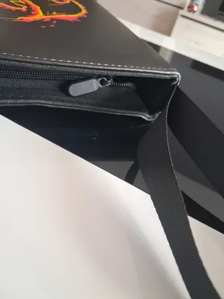 Álbum de cartas Pokémon.