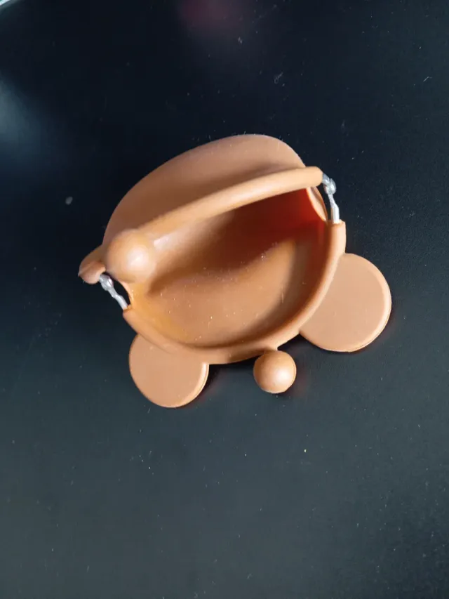 Monedero mono plástico