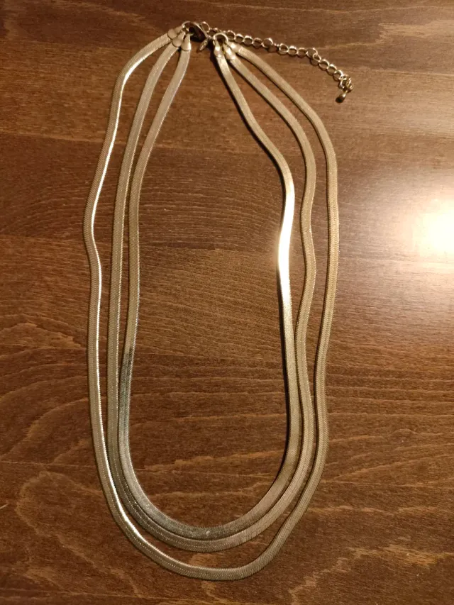 Girocollo multistrato effetto serpente