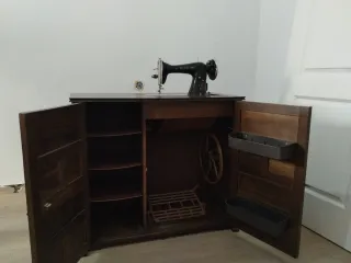 Máquina de coser antigua Alfa