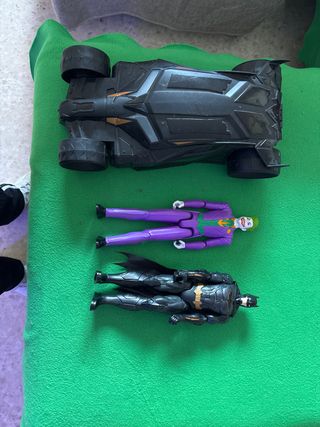 Coche Batman y figuras Joker y Batman