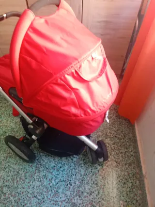 Carrito de bebé Quinny rojo