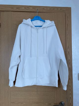 Chaqueta con cremallera blanca