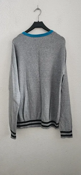 Cardigan DC Gris con Detalles Azules