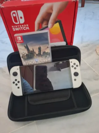 Nintendo Switch OLED Blanca + Juego Hogwarts