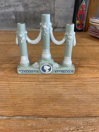 Candelabro de cerámica estilo antiguo