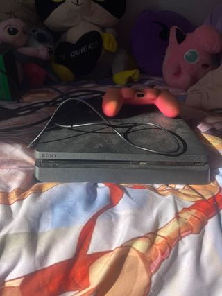 PS4 (PlayStation 4) Negra + Mando Naranja