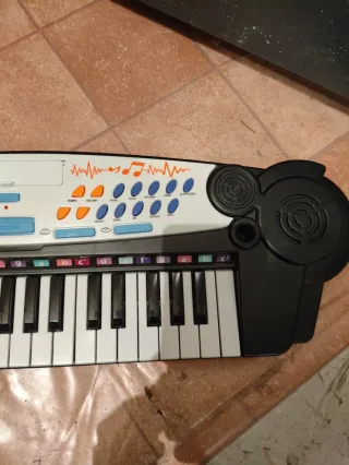 Piano de juguete infantil
