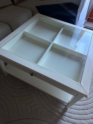 Mesa de centro blanca con cristal