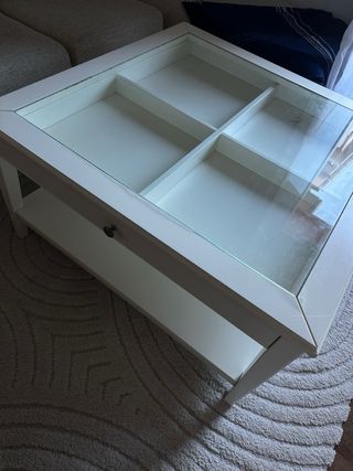 Mesa de centro blanca con cristal