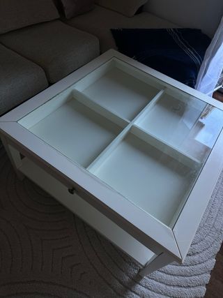 Mesa de centro blanca con cristal