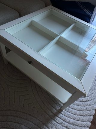 Mesa de centro blanca con cristal