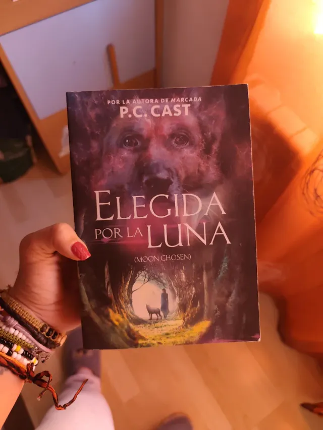 Elegida por la luna / Moon Chosen