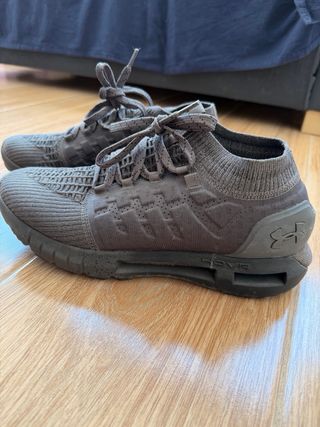 Zapatillas Under Armour grises