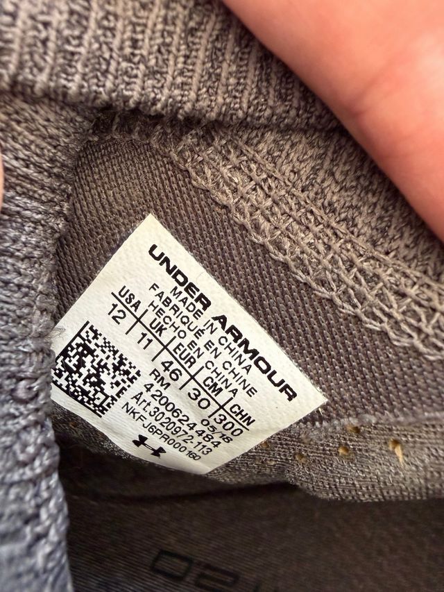 Zapatillas Under Armour grises