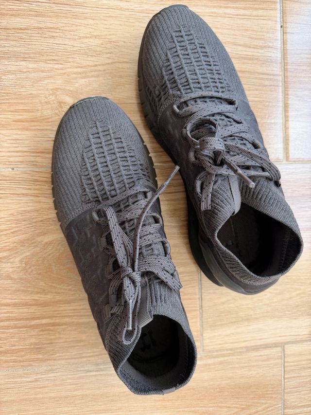 Zapatillas Under Armour grises