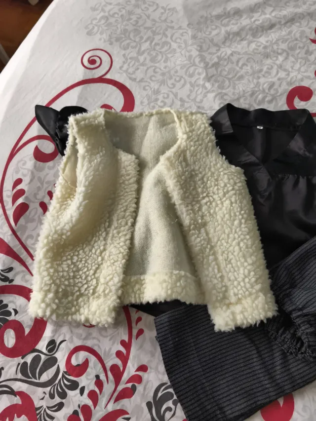 Traje de caserito: casaca, chaleco, pantalón y txa