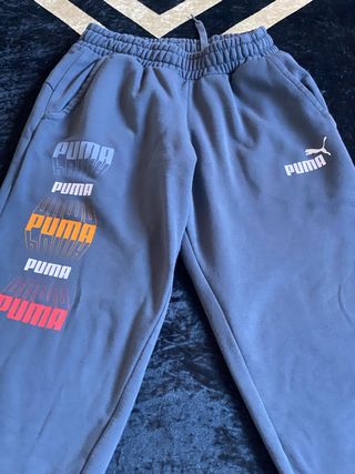 Pantalón deportivo Puma azul y rojo