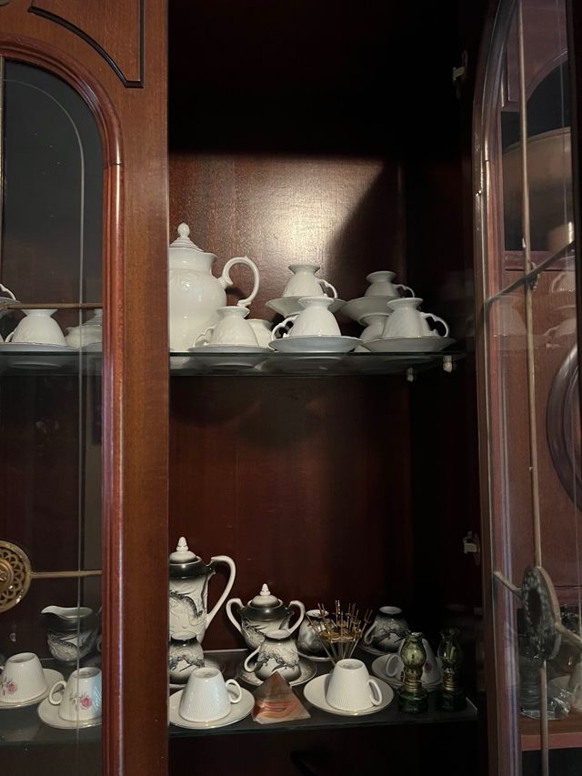 Mueble comedor madera maciza y cristal