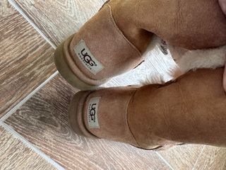 Stivali Ugg marroni con bottone