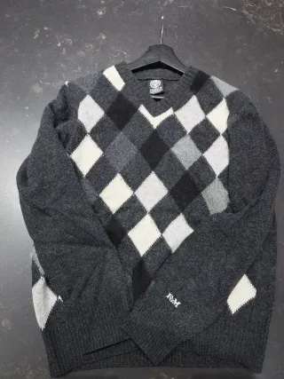 Jersey de lana rombos cuello pico