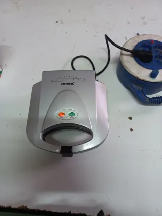 Sandwichera Ariete Plata