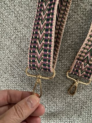 Correa bandolera étnica con hebilla dorada