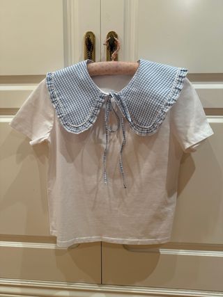 Camiseta de Zara talla XS. Lleva el cuello de bebé