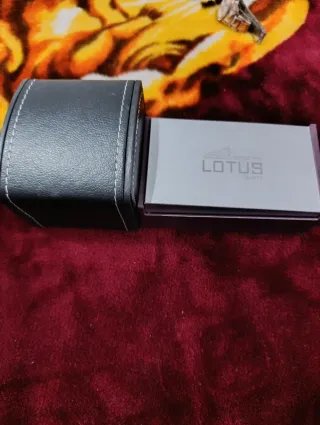 Reloj Lotus Quartz Negro y Plateado