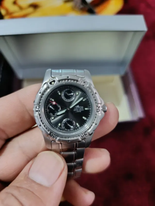 Reloj Lotus Quartz Negro y Plateado