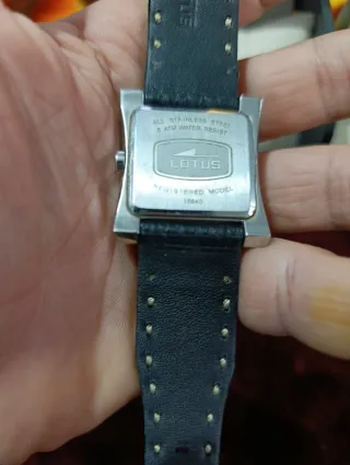 Reloj Lotus Quartz Negro y Plateado