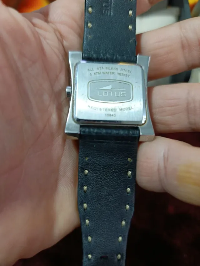 Reloj Lotus Quartz Negro y Plateado