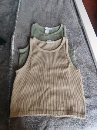 Lote 2 Tops Stradivarius Verde y Beige